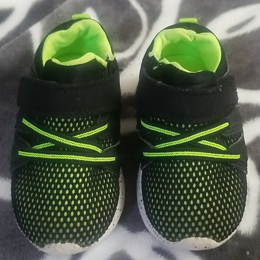 Cat and jack baby shoe